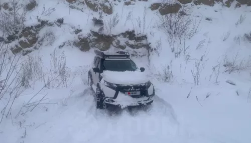 Тюнингованный джип для серьезного бездорожья продают в Алтайском крае. Фото