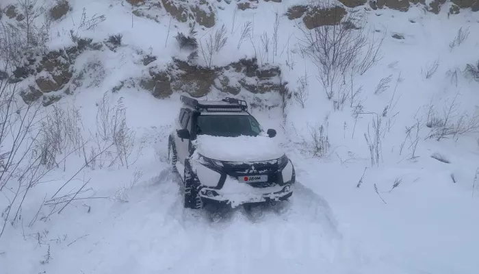 Тюнингованный джип для серьезного бездорожья продают в Алтайском крае. Фото