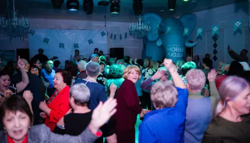 Новые люди устроили дискотеку для барнаульцев серебряного возраста