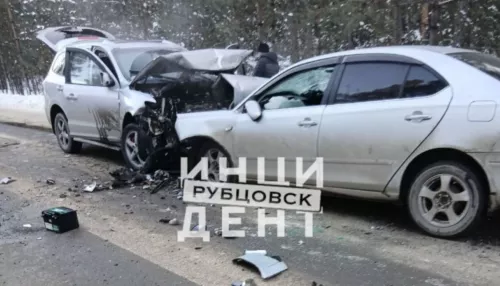 Водитель Toyota Premio погиб в лобовом ДТП в Алтайском крае