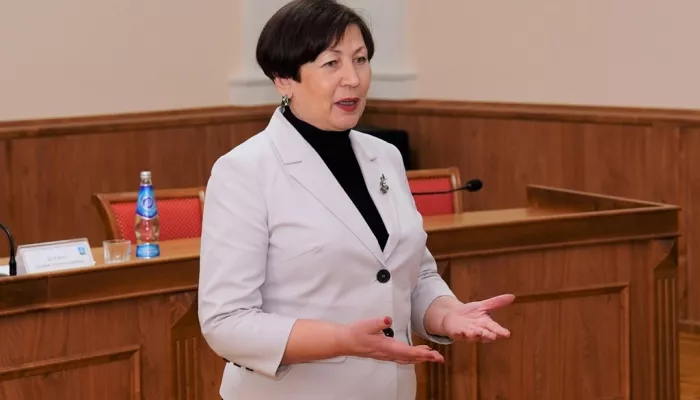 Спикер БГД Галина Буевич провела парламентский урок для старшеклассников