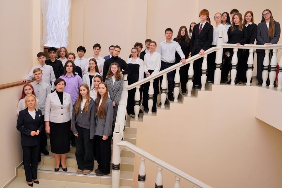 Парламентский урок для барнаульских старшеклассников