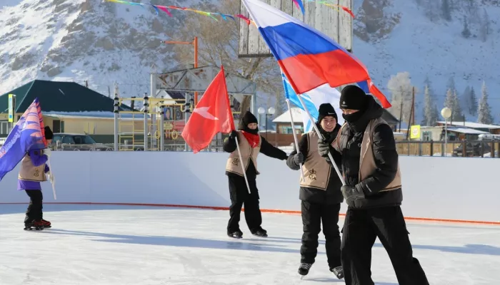 В Чаган-Узуне Республики Алтай открыли хоккейную площадку