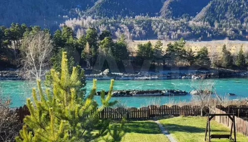 Два дома с панорамным видом нa гоpы и реку продают в Республике Алтай за 18 млн. Фото