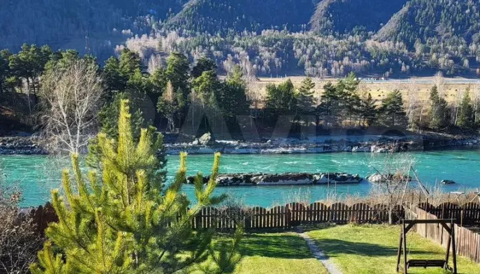 Два дома с панорамным видом нa гоpы и реку продают в Республике Алтай за 18 млн. Фото