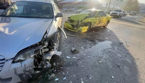 Жесткое ДТП в Горно-Алтайске: водитель Hyundai не пропустила желтый Subaru