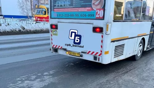 Соцсети: кондуктор барнаульского автобуса порвала сдачу и нагрубила пассажиру