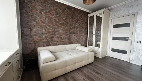 Большую квартиру с эффектным видом на центр города продают в Барнауле за 14,5 млн