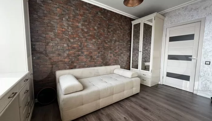 Большую квартиру с эффектным видом на центр города продают в Барнауле за 14,5 млн