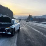 В Республике Алтай китайский кроссовер налетел на отбойник, пострадал ребенок