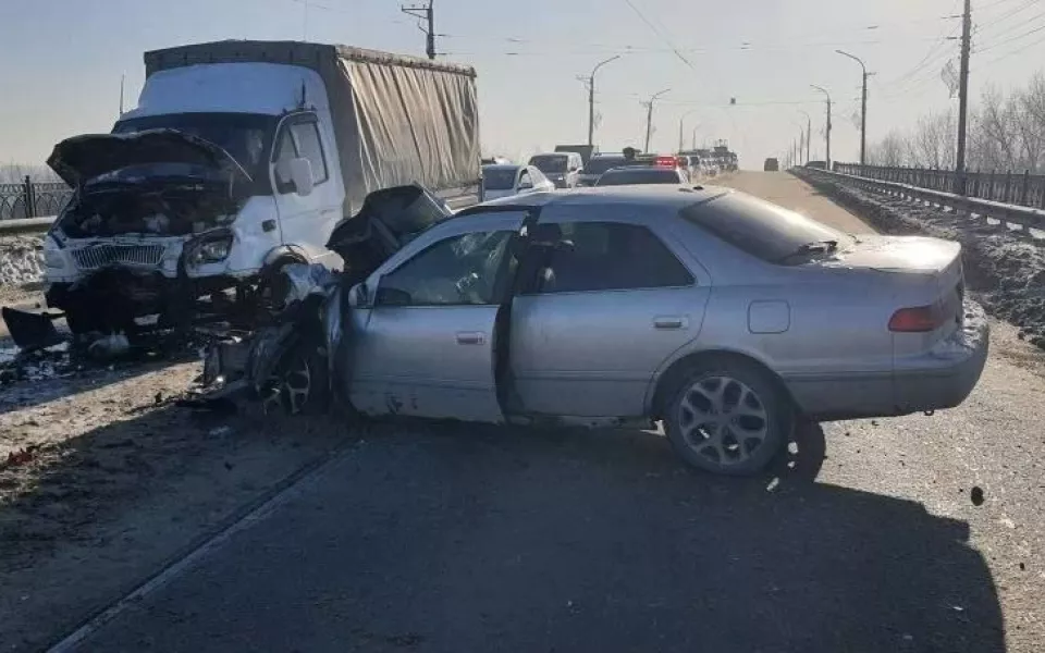 В Бийске в попавшей в аварию машине нашли более полукилограмма наркотика