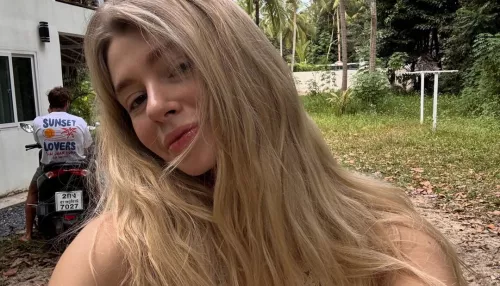 Звезда СашиТани и Молодежки показала фигуру на пляже на отдыхе в Таиланде