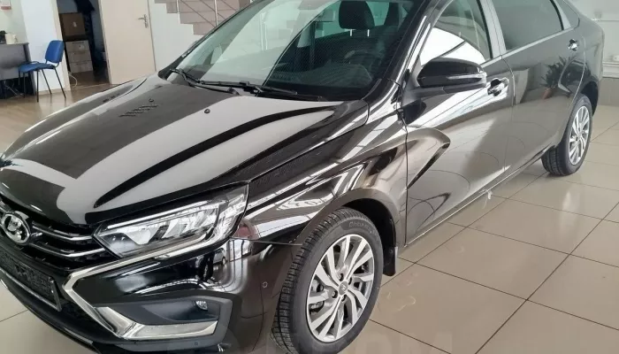 Lada Aura с акульим плавником в цвете черная пантера продают в Горном Алтае. Фото