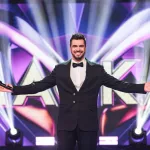 Зрителям не дали слова. Кто скрывался под маской Месяца в шоу Маска