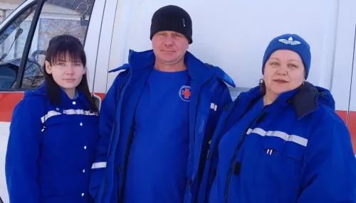 Алтайские медики в машине приняли роды у 23-летней девушки