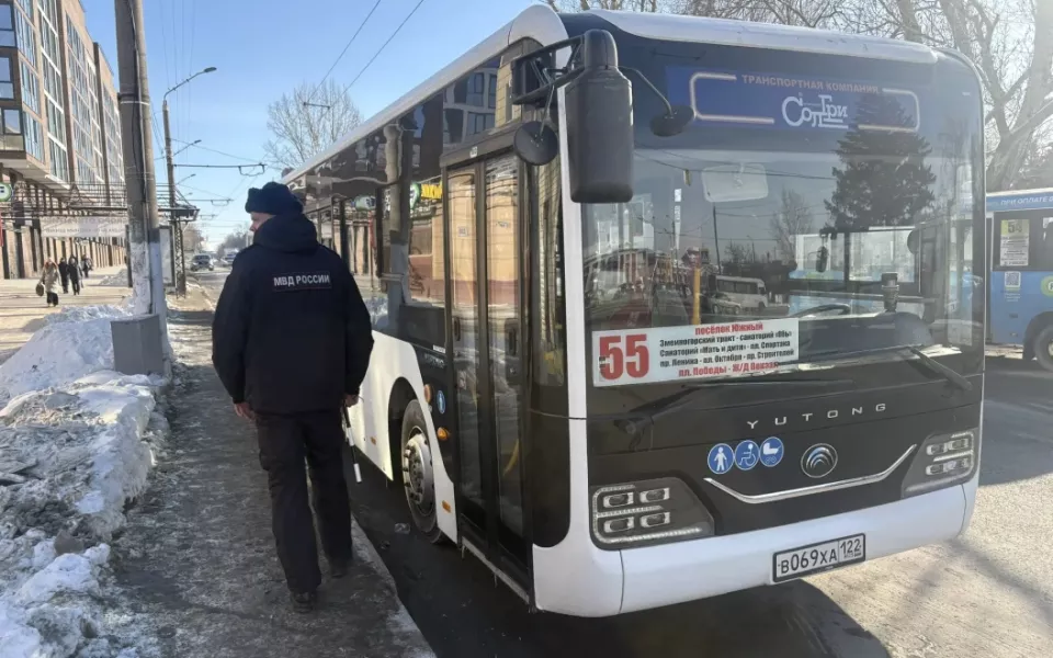 Барнаульским автобусникам сделали замечания во время очередного рейда