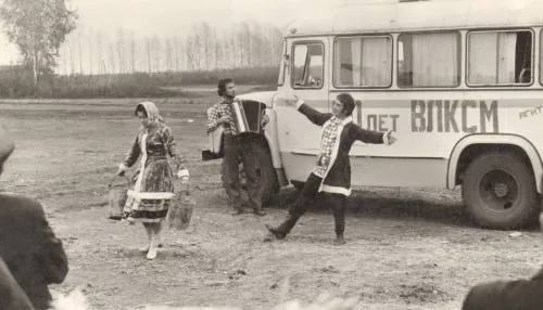 На сцене и на полях: какой была концертная жизнь Алтайского края в разные эпохи. Фото