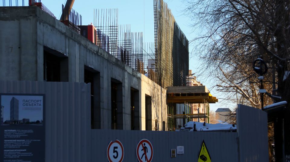 Строительная площадка здания нового ЦУМа на пр. Ленина, 55. Февраль 2026 года