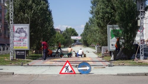 Жара не помеха: как проходит ремонт аллеи на проспекте Ленина. Фоторепортаж