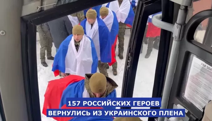 Россия вернула из плена 157 военнослужащих. Трогательные кадры