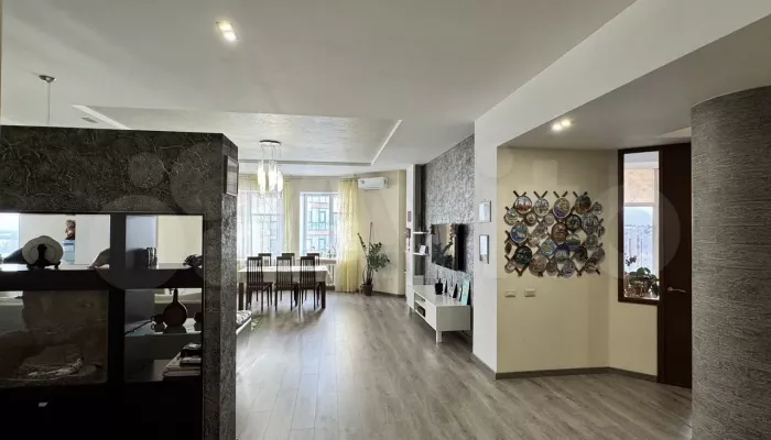 Квартиру с сауной, зимним садом и видом на ВДНХ продают в Барнауле за 21,5 млн. Фото