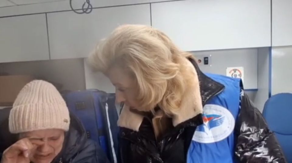 Жительница Курской области расплакалась, рассказывая о содержании в плену на Украине