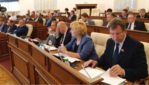 Алтайские депутаты приняли ряд социально важных законов