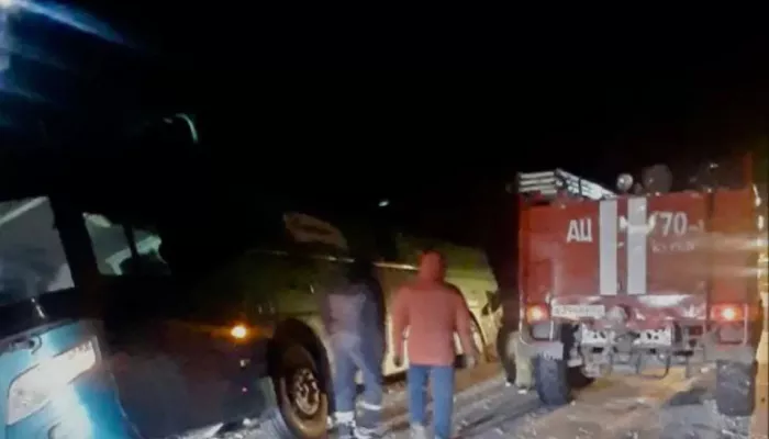 Автобус с 50 пассажирами съехал в кювет на трассе в Алтайском крае
