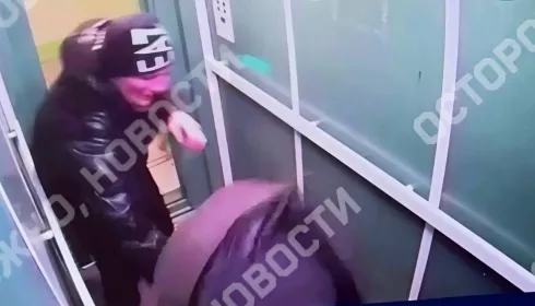 Соцсети: в Барнауле профессиональный боксер избил парня в лифте