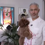 Стилист Александр Рогов показал свои квартиры в Москве, объединенные в одну. Фото