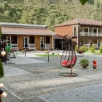 Гостевой комплекс у леса и гор продают за 75 млн рублей в Республике Алтай. Фото