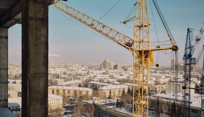 Февраль в Сахаров Парке: как яркая стройка в центре Барнаула готовится к весне