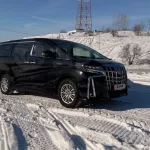 Премиальный минивэн с капитанскими креслами и двумя люками продают в Горном Алтае