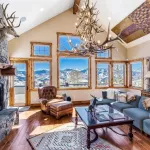 Действующую гостиницу выставили на продажу в Белокурихе. Фото