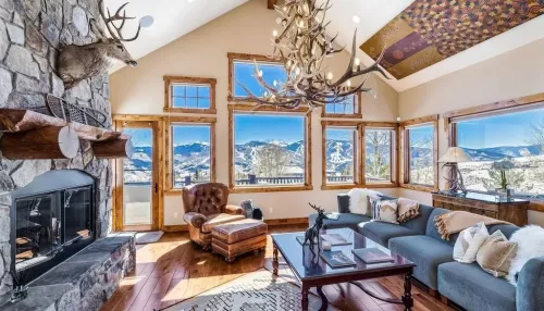 Действующую гостиницу выставили на продажу в Белокурихе. Фото