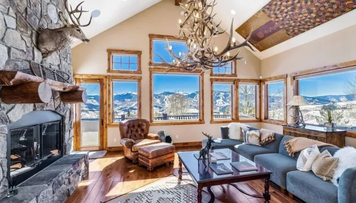 Действующую гостиницу выставили на продажу в Белокурихе. Фото