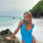 Кристина Асмус поделилась горячими пляжными кадрами с отдыха на Бали