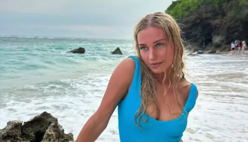 Кристина Асмус поделилась горячими пляжными кадрами с отдыха на Бали