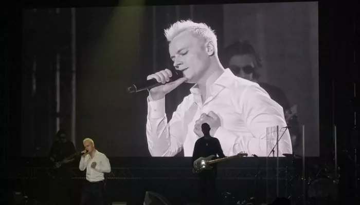 SHAMAN со сцены в Барнауле рассказал о микрофоне и кожаных штанах