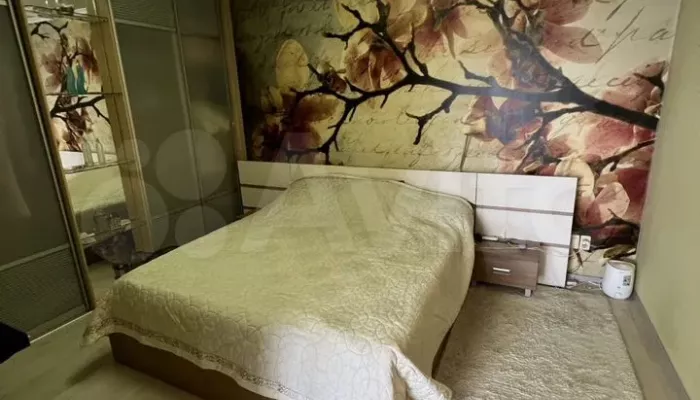 Семикомнатную квартиру на трех уровнях продают в центре Барнаула. Фото