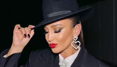 Ольга Бузова удивила зрителей выходом в строгом мужском костюме. Фото