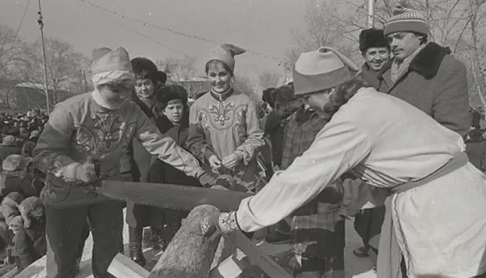 Блины и горящее чучело: как провожали зиму в Алтайском крае в советские годы. Ретрофото