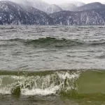 На Телецком озере в Алтайском заповеднике прошел февральский дождь. Фото