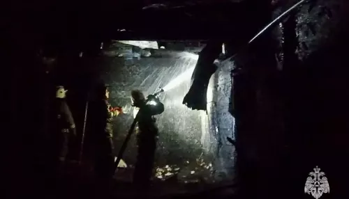 В Республике Алтай случился крупный пожар: горели дом, баня и хозпостройки