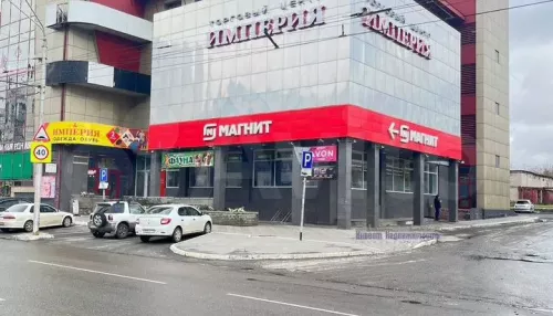 Крупный торговый центр продают в Барнауле за 219 млн рублей. Фото