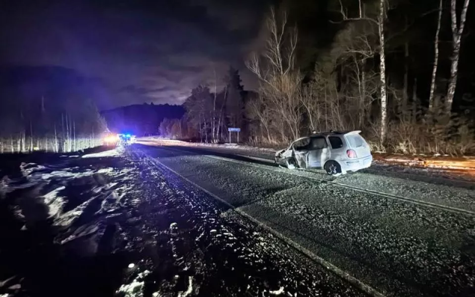 Два автомобиля Toyota не поделили дорогу в Республике Алтай: есть пострадавшая