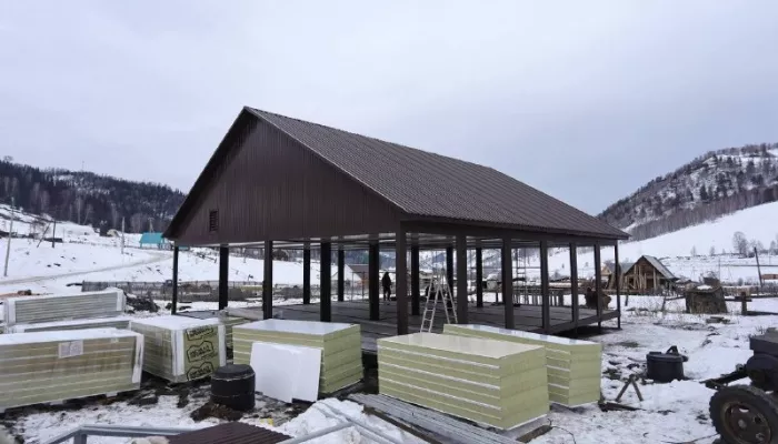 Глава Горного Алтая проверил строительство культурно-досугового центра в Урлу-Аспаке