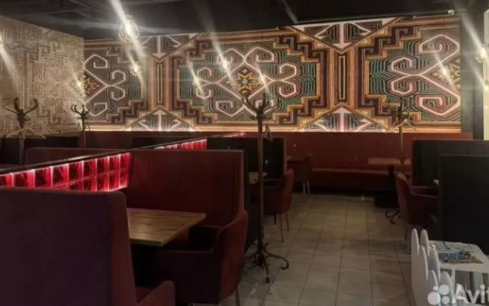 В крупном ТЦ Барнаула снова продают ресторан национальной кухни