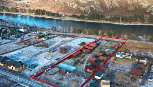 Базу отдыха с бассейном и банным чаном продают за 66 млн рублей в Горном Алтае. Фото