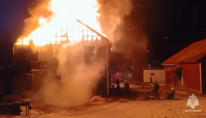 На турбазе в Республике Алтай произошел крупный пожар